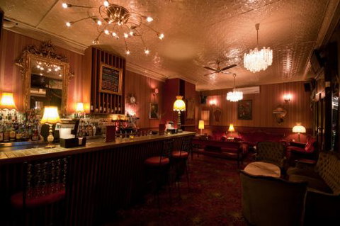 Back Bar Cocktail Lounge & Function Venue - Accommodation Bookings 4