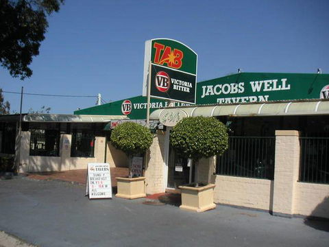 Jacobs Well Bayside Tavern - Accommodation Bookings 0