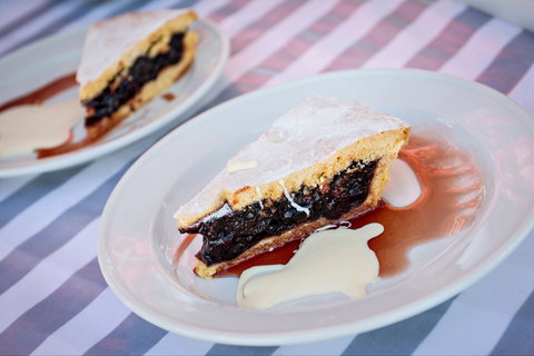 Young Cherry Blossom Long Lazy Lunch - Accommodation Bookings 2