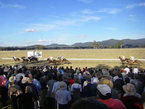 Wean Picnic Races - Accommodation Bookings 1