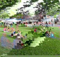 Young and Region Farmers Markets - Accommodation Bookings