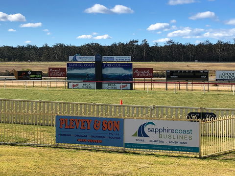 Tathra Cup Hawaiian Themed Fashions On The Field - Accommodation Bookings 0