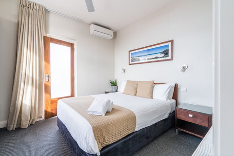 The Huskisson - Accommodation Bookings 2