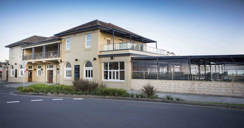 The Huskisson - Accommodation Bookings 1