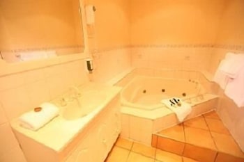 Fox And Hounds Inn - Accommodation Bookings 6