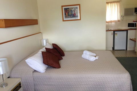 Country Rose Motel Warwick - Accommodation Bookings 4
