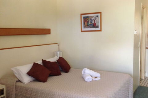 Country Rose Motel Warwick - Accommodation Bookings 7