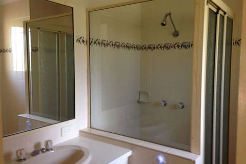 Country Rose Motel Warwick - Accommodation Bookings 5