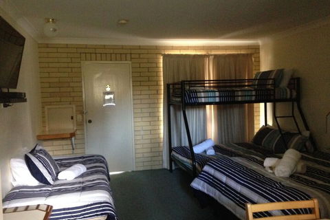 Country Rose Motel Warwick - Accommodation Bookings 6