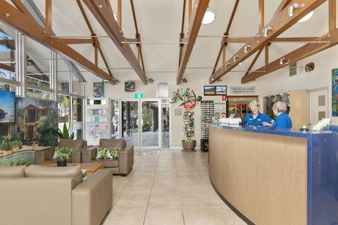 Ashmore Palms Holiday Village - Accommodation Bookings 6
