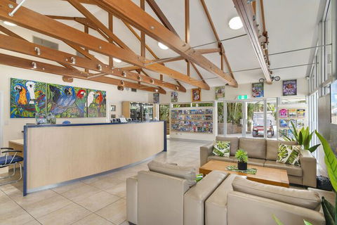 Ashmore Palms Holiday Village - Accommodation Bookings 7