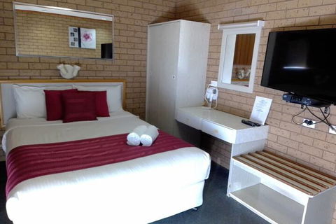 Country Home Motor Inn - Accommodation Bookings 5