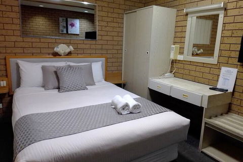 Country Home Motor Inn - Accommodation Bookings 7