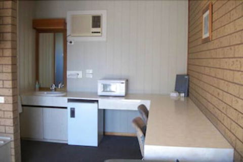 Country Home Motor Inn - Accommodation Bookings 6