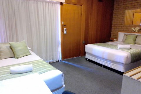 Country Home Motor Inn - Accommodation Bookings 4