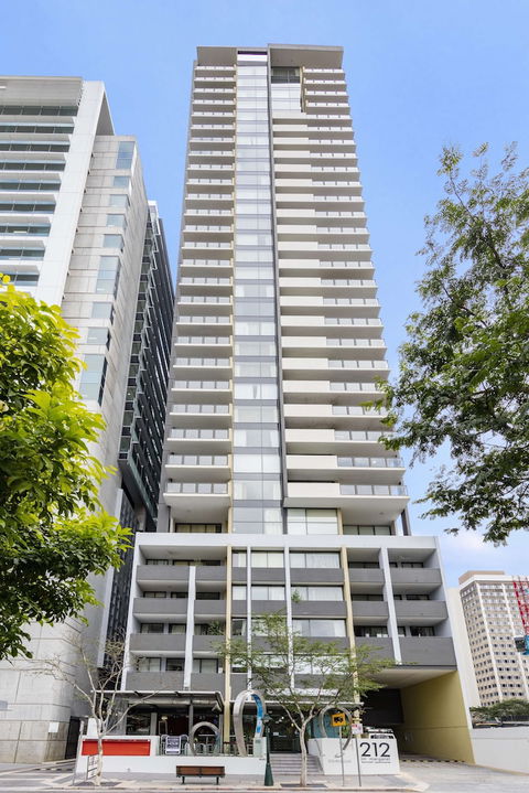 Oaks Brisbane On Margaret Suites - Accommodation Bookings 0