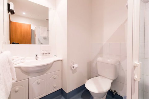 Bay Hotel Apartments - Accommodation Bookings 7