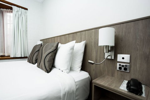 Bay Hotel Apartments - Accommodation Bookings 4
