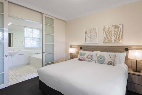 Oaks Cypress Lakes Resort - Accommodation Bookings 6