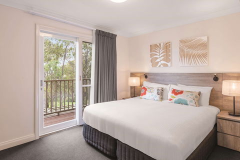 Oaks Cypress Lakes Resort - Accommodation Bookings 5
