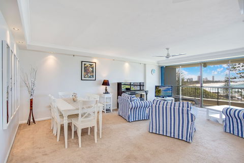 Gemini Court Holiday Apartments - Accommodation Bookings 6