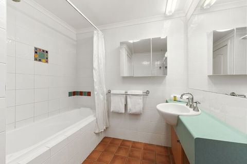 Flynns Beach Resort - Accommodation Bookings 7
