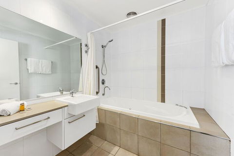 Flynns Beach Resort - Accommodation Bookings 6