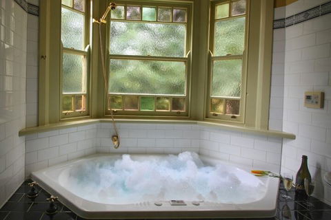 Moments Mountain Retreat - Accommodation Bookings 4