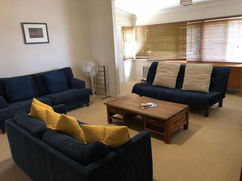 2 Jocelyn Street. Dalmeny - Accommodation Bookings 5