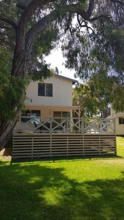 Lilacs Waterfront Villas & Cottages - Accommodation Bookings 6