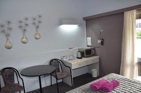 Warwick Motor Inn - Accommodation Bookings 4
