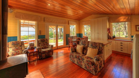Island View Spa Cottage - Accommodation Bookings 1