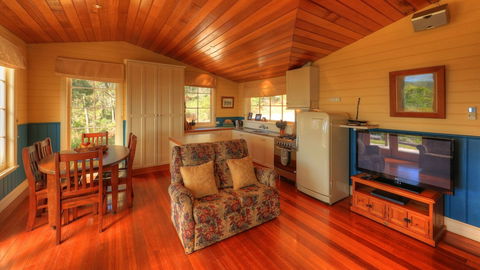 Island View Spa Cottage - Accommodation Bookings 0