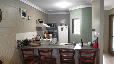 A City Retreat 2BR Apartment Reid Park Townsville - Accommodation Bookings 6