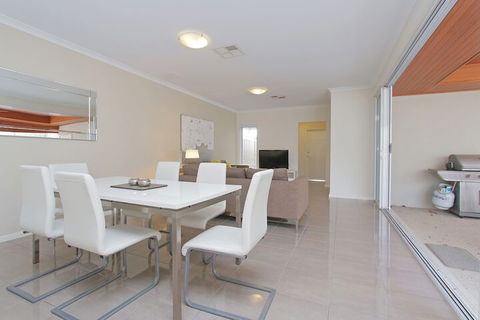 Anastasia Villa - Accommodation Bookings 2