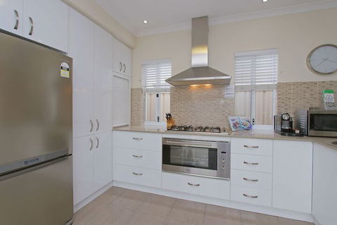 Anastasia Villa - Accommodation Bookings 7