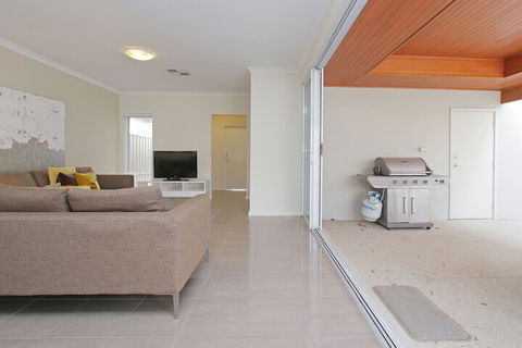 Anastasia Villa - Accommodation Bookings 4