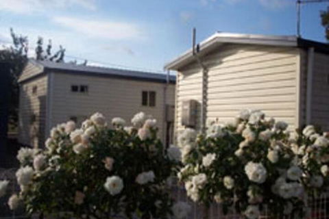 Sheffield Cabins & Apartments - Accommodation Bookings 5
