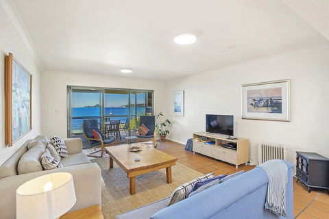 Tuscan Waterfront, 1/213 Soldiers Point Road - Accommodation Bookings 1