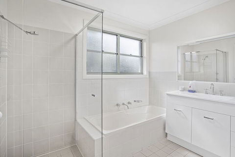 Tuscan Waterfront, 1/213 Soldiers Point Road - Accommodation Bookings 7