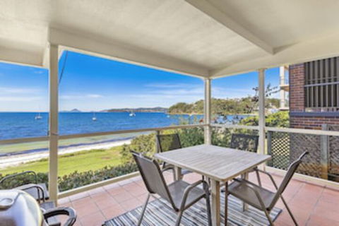 Tuscan Waterfront, 1/213 Soldiers Point Road - Accommodation Bookings 0