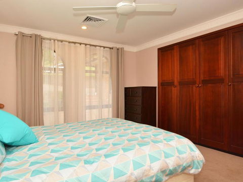 The House On The Lake At Fishing Point Lake Macquarie Honestly Put The Line In & Catch Fish - Accommodation Bookings 6