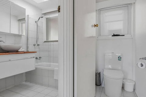 Long Beach House Apartments Sandy Bay - Accommodation Bookings 0
