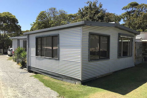 The Waterwheel Beach Cabins - Caravan Park - Accommodation Bookings 5
