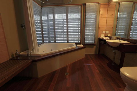 Bombah Point Eco Cottages - Accommodation Bookings 3