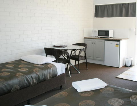 The Plains Motor Inn - Accommodation Bookings 6