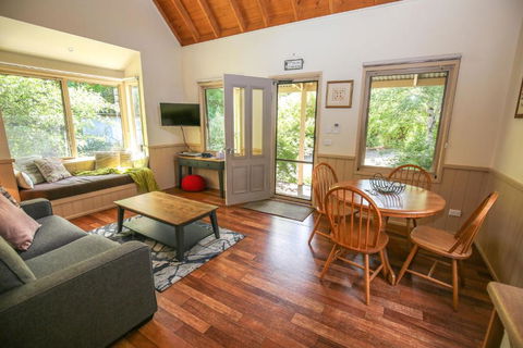 Alpine Arnica Cottage 2 - Accommodation Bookings 4