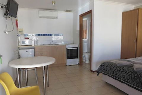Blackrock Tourist Park - Accommodation Bookings 2