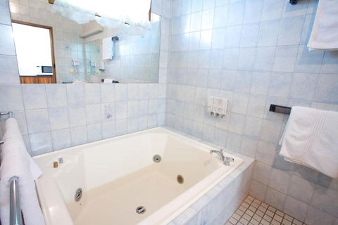 Golden Grain Motor Inn - Accommodation Bookings 1