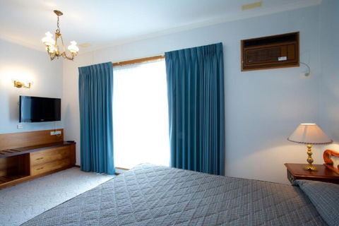 Golden Grain Motor Inn - Accommodation Bookings 6